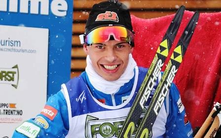 Kuvassa Perttu Hyvärinen nuorten MM-hiihdoissa.